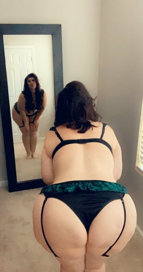 CrystalMcbootay model naked pic