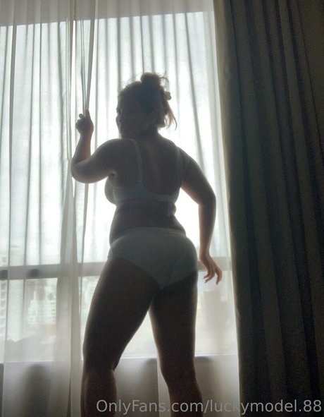 luckymodel 88 model naked pic