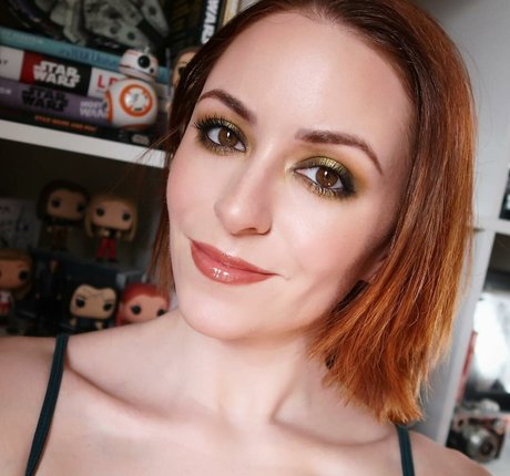 Mollie Damon hd actress picture