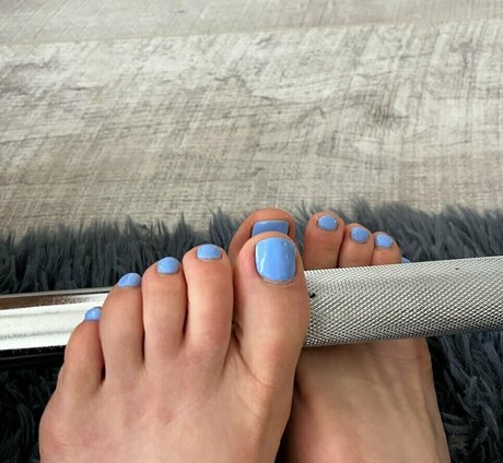 cutefeetyfeet model xxx pics