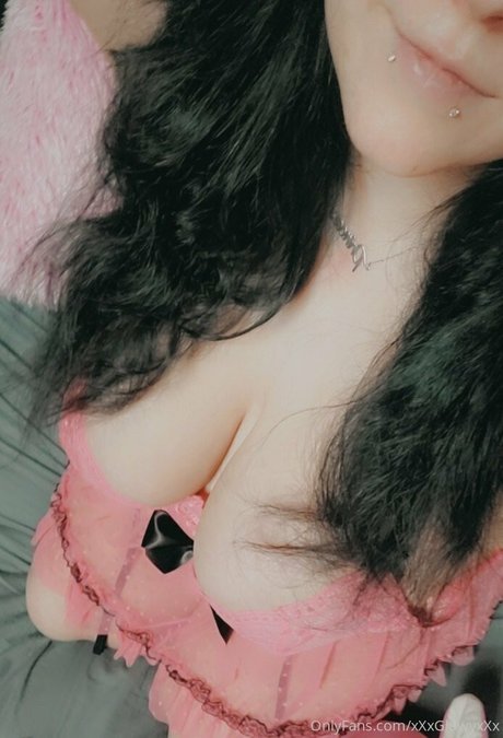 xxxglowyxxx model image