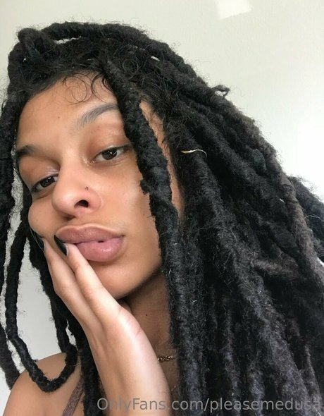 pleasemedusa porn model pic