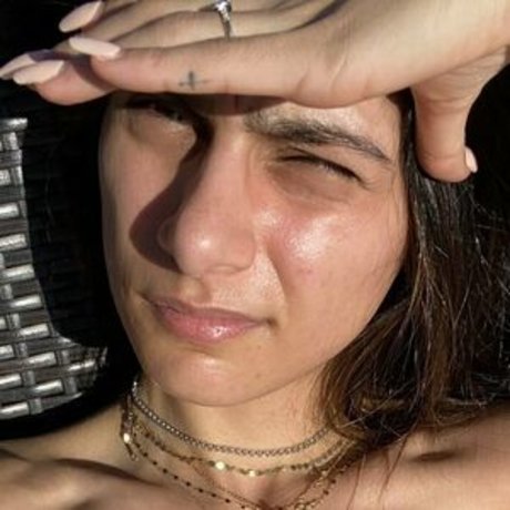 miakfree model naked images