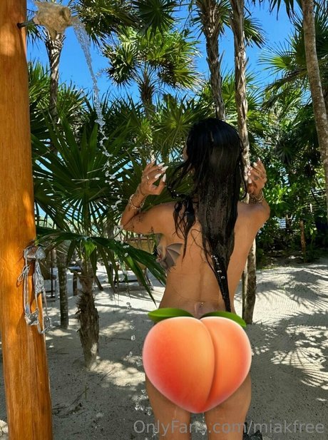 miakfree model nudes image