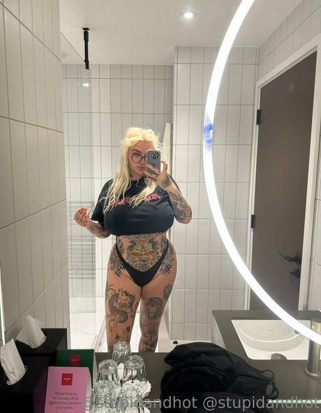 stupiderandhotter model nudes archive