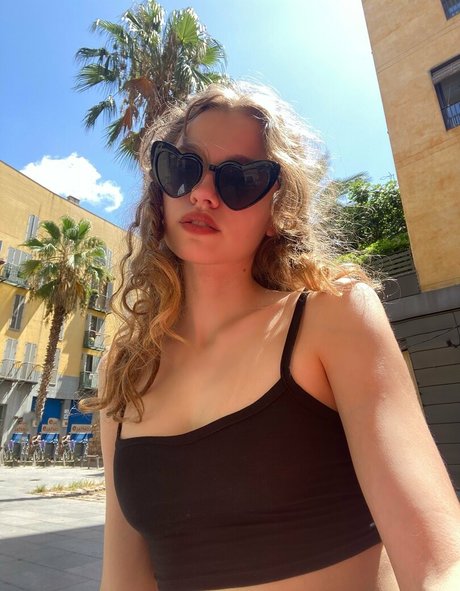 molllyy pornstar art pics