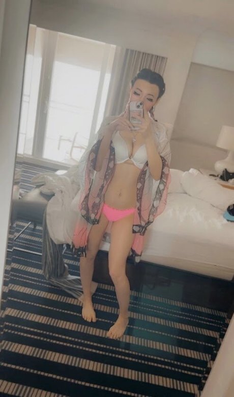 HowToMia beautiful actress archive