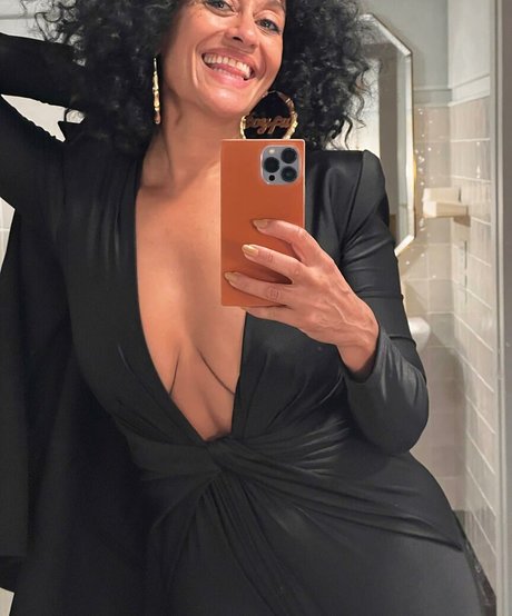 Tracee Ellis Ross beautiful model image