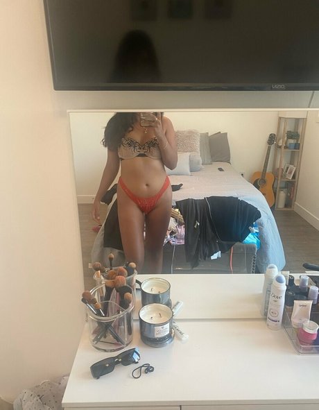 Reddotbitch model erotic photos