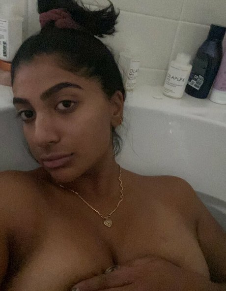 Reddotbitch model art pics