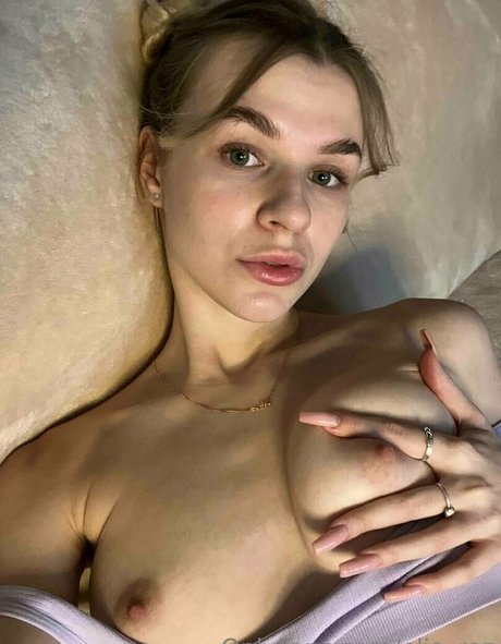 elia roz naked model galleries