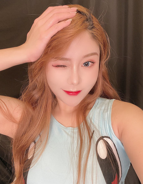 Uying star exclusive pics