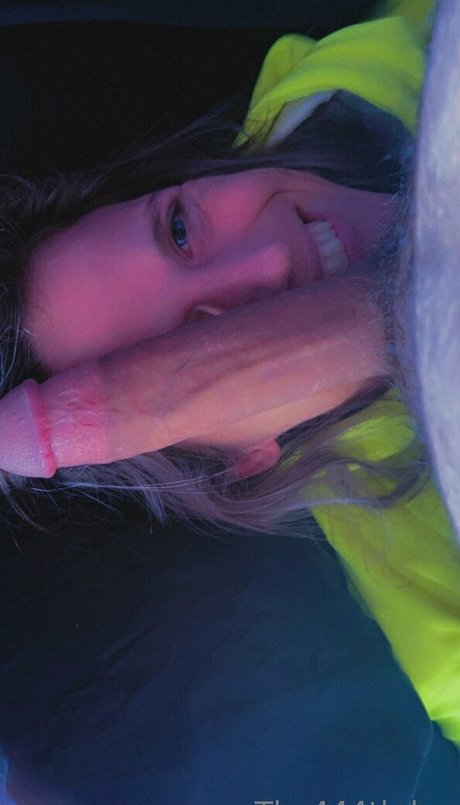 the444thday top model image