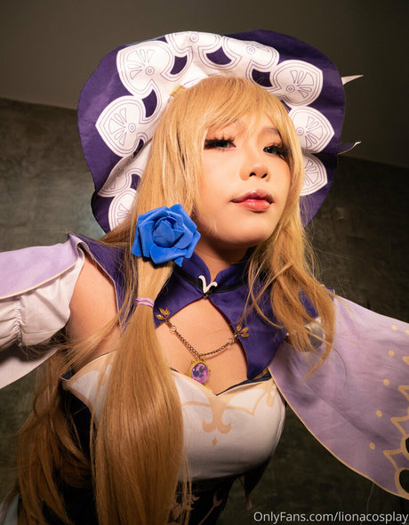 lionacosplay model naked picture