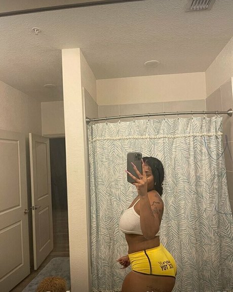 Nevvycakes naked model pics