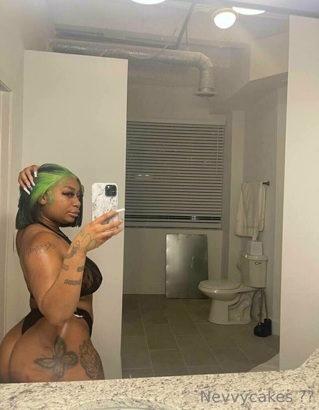 Nevvycakes star nude picture