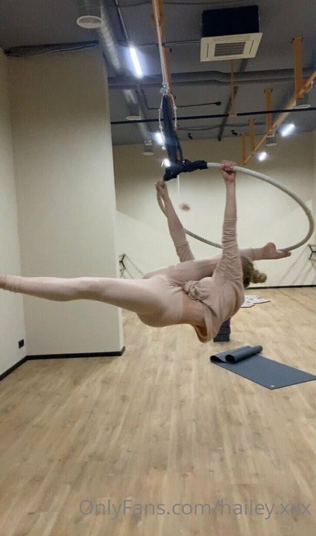 haileycherry nude actress pic