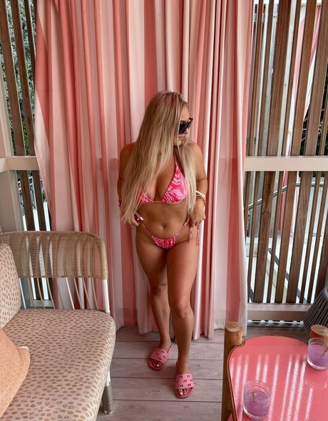 i am ellie pornstar hot pics