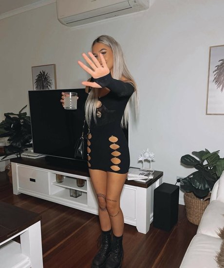 Dakota Kirkby erotic actress gallery