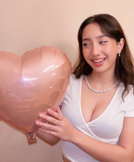 Sabrina Pezeshkian erotic model picture