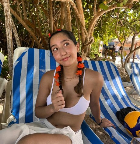 Sabrina Pezeshkian perfect star picture