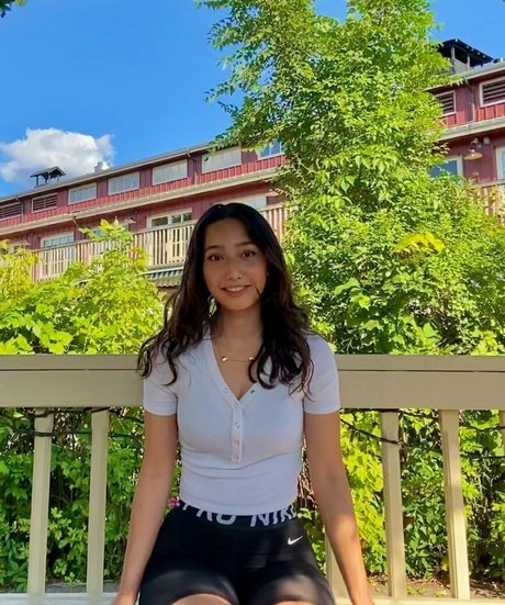 Sabrina Pezeshkian high quality model photo