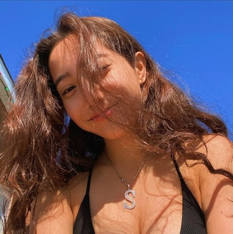 Sabrina Pezeshkian model nice photos