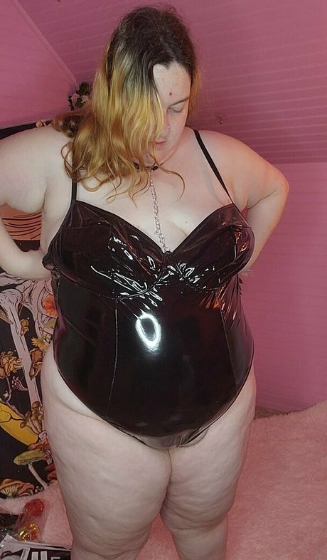 curvymonstergirlfree exclusive actress pictures