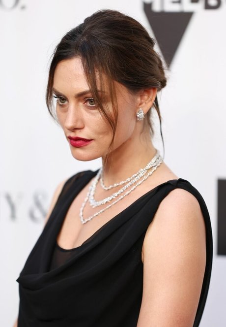 Phoebe Tonkin star erotic pictures