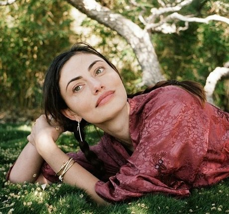 Phoebe Tonkin exclusive star photos