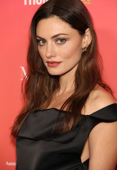 Phoebe Tonkin hot actress pictures