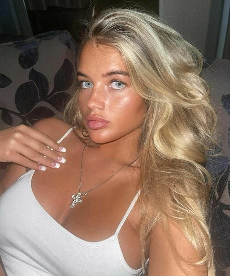 Mia Wood Hall best model galleries