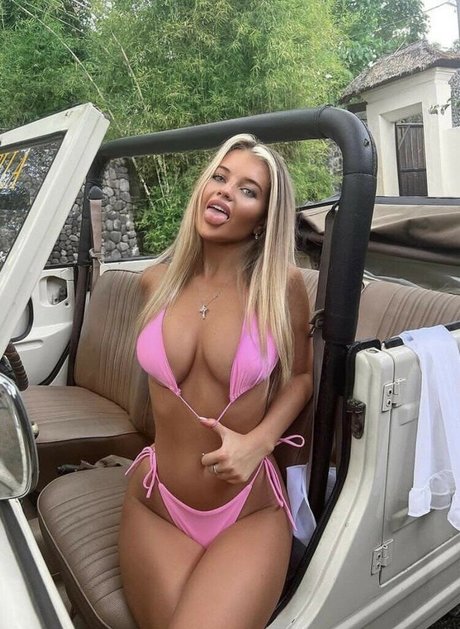 Mia Wood Hall pornstar adult pics