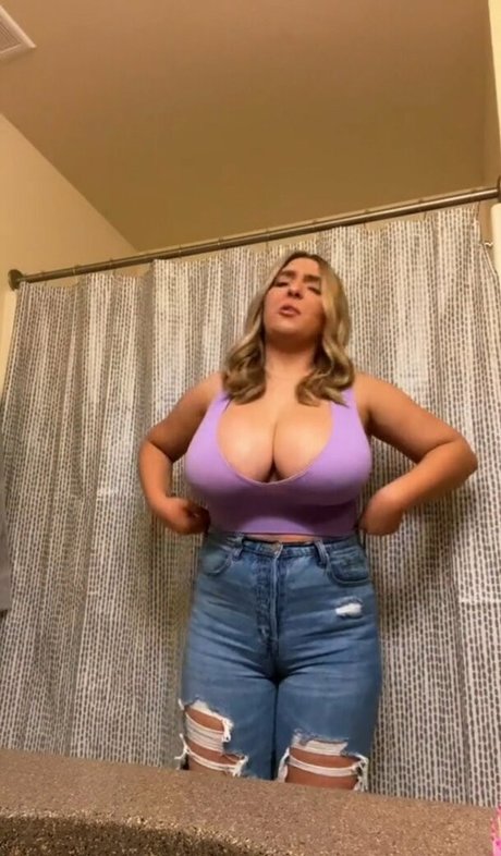 Sierra Bellingar model free image