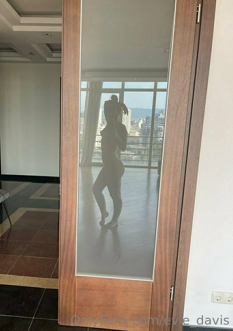 Evie Davis model beautiful picture