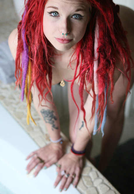 Alorali pornographic actress img