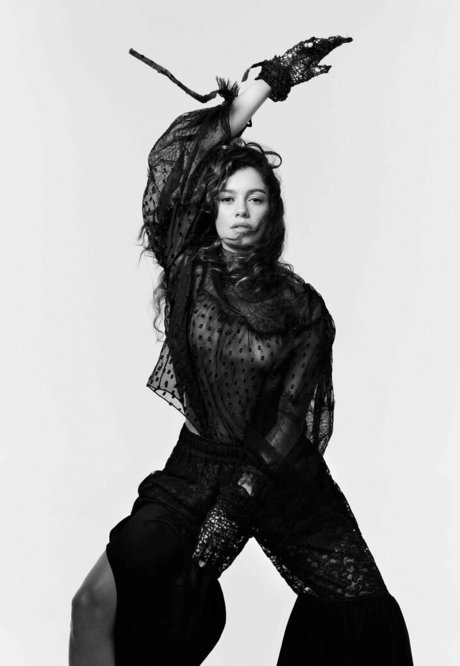 Sophie Charlotte naked model picture