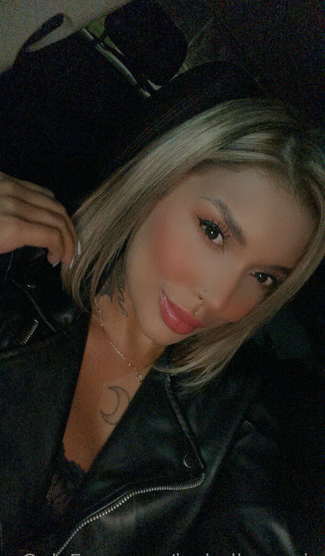 isabellanourie pretty model photo