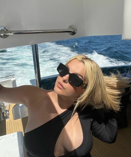 Bebe Rexha model sex pics