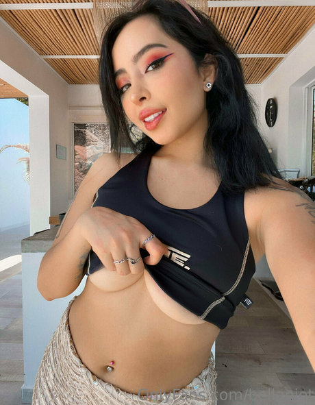 bellaniet model hot image