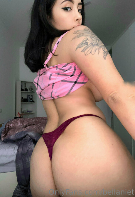 bellaniet model top image