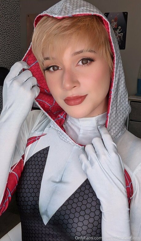 xo lilhuni xo exclusive model image