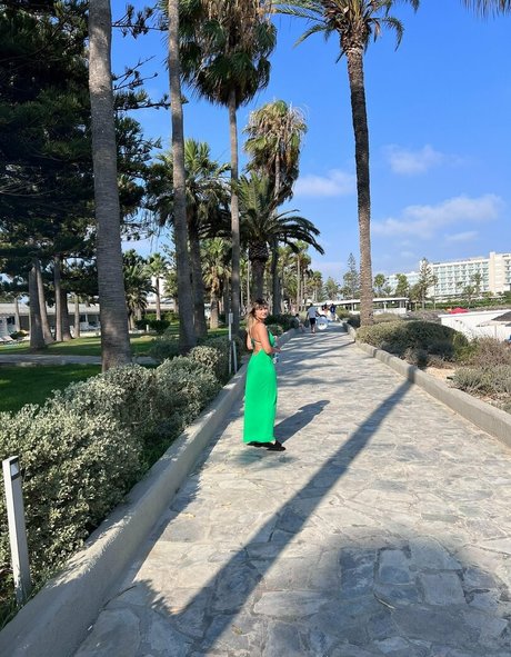 aliessia pornstar naked gallery