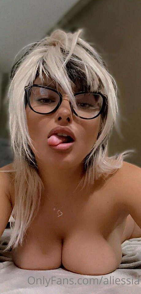 aliessia sexy star pic