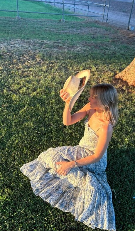 Brynn Rumfallo model nude images