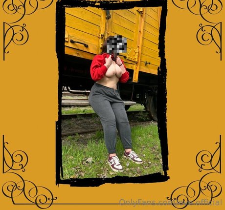 eve official model beautiful photos