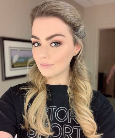 Megan Walsh star sexy picture