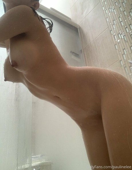 Paulinelee model high quality image