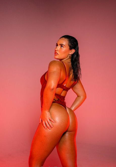 Sumabellhouse pretty model image