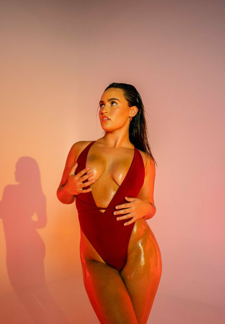 Sumabellhouse hot actress img